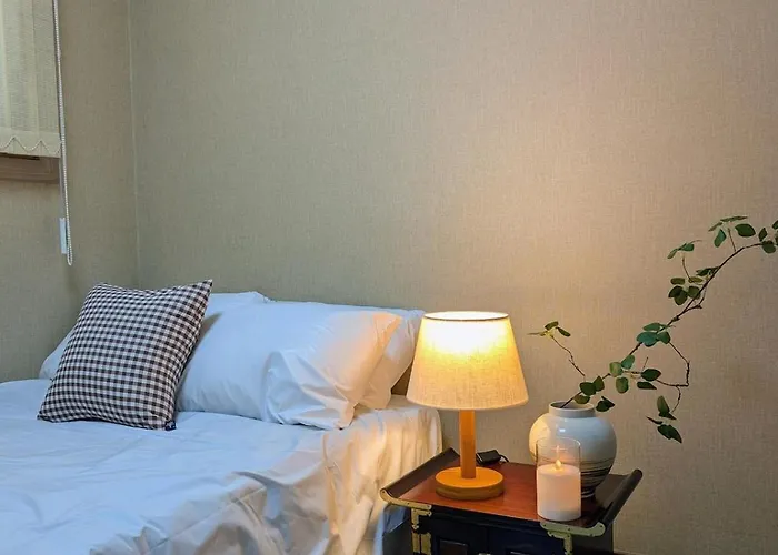 Stroll&stay 步行道住宿 Your Perfect 6mins To Wolgok Station, 3bed1bath, Streamwalk, Free Parking, Cozy And Quiet Stay, Korea Uni, Kyeonghee Uni *