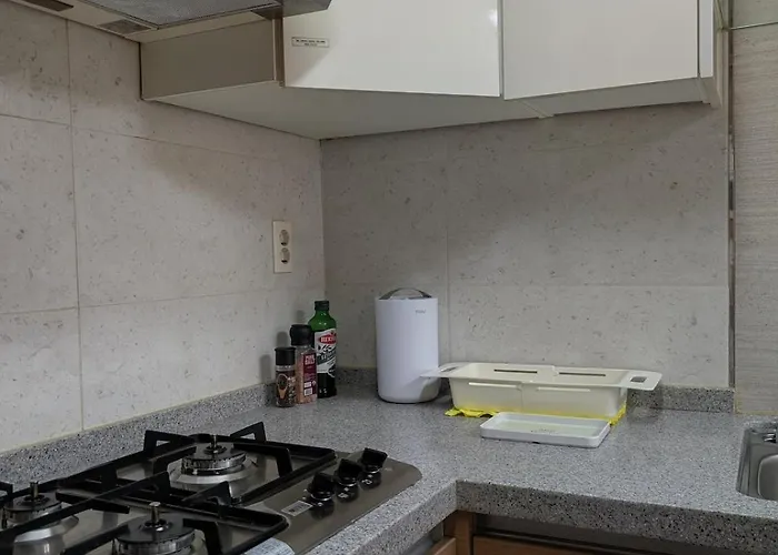 Stroll&stay 步行道住宿 Your Perfect 6mins To Wolgok Station, 3bed1bath, Streamwalk, Free Parking, Cozy And Quiet Stay, Korea Uni, Kyeonghee Uni