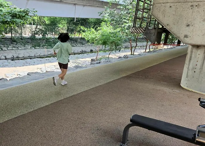 Stroll&stay 步行道住宿 Your Perfect 6mins To Wolgok Station, 3bed1bath, Streamwalk, Free Parking, Cozy And Quiet Stay, Korea Uni, Kyeonghee Uni *